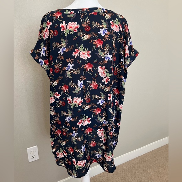 EUC Philosophy Floral Blouse - Picture 2 of 2